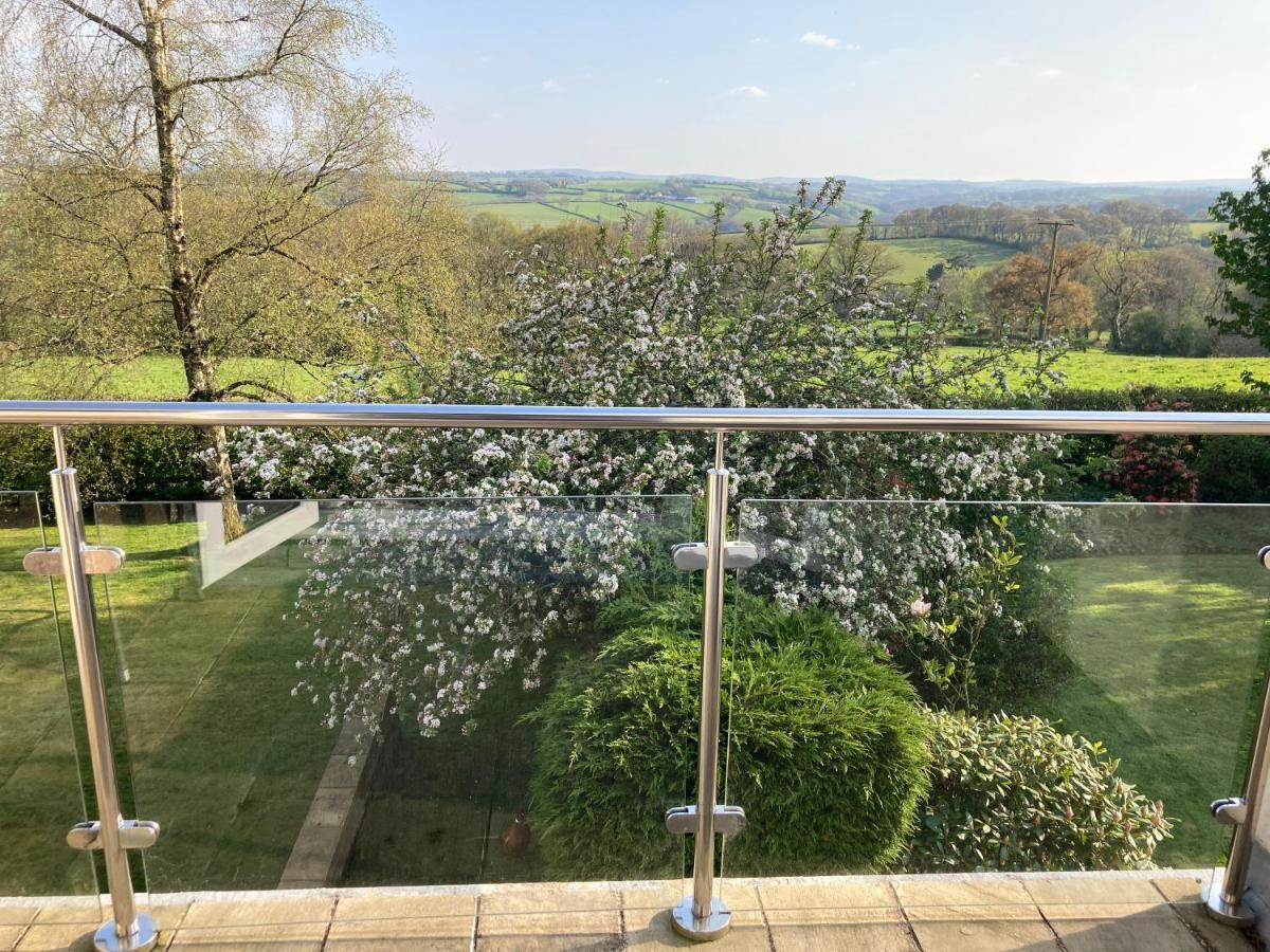 East Hillerton House Guest House Crediton Bagian luar foto