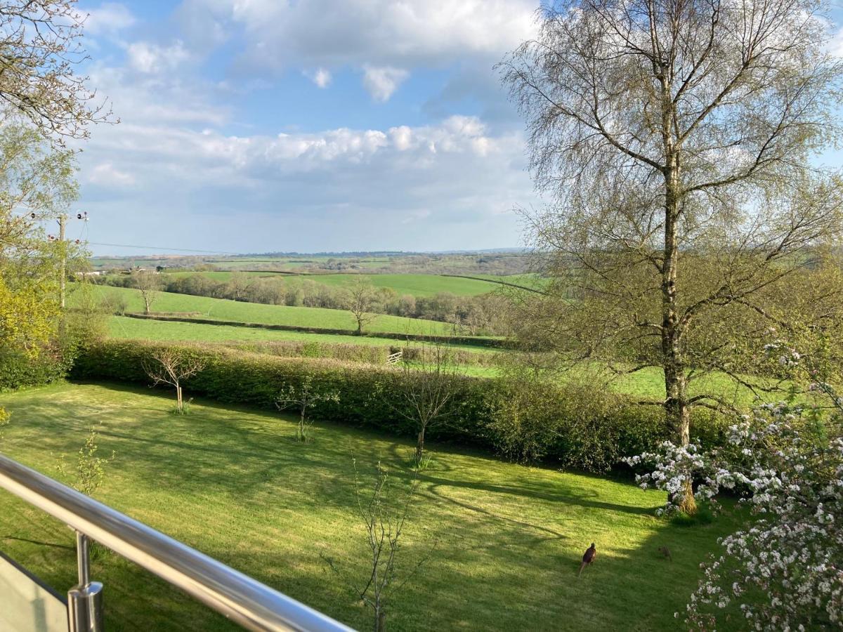 East Hillerton House Guest House Crediton Bagian luar foto