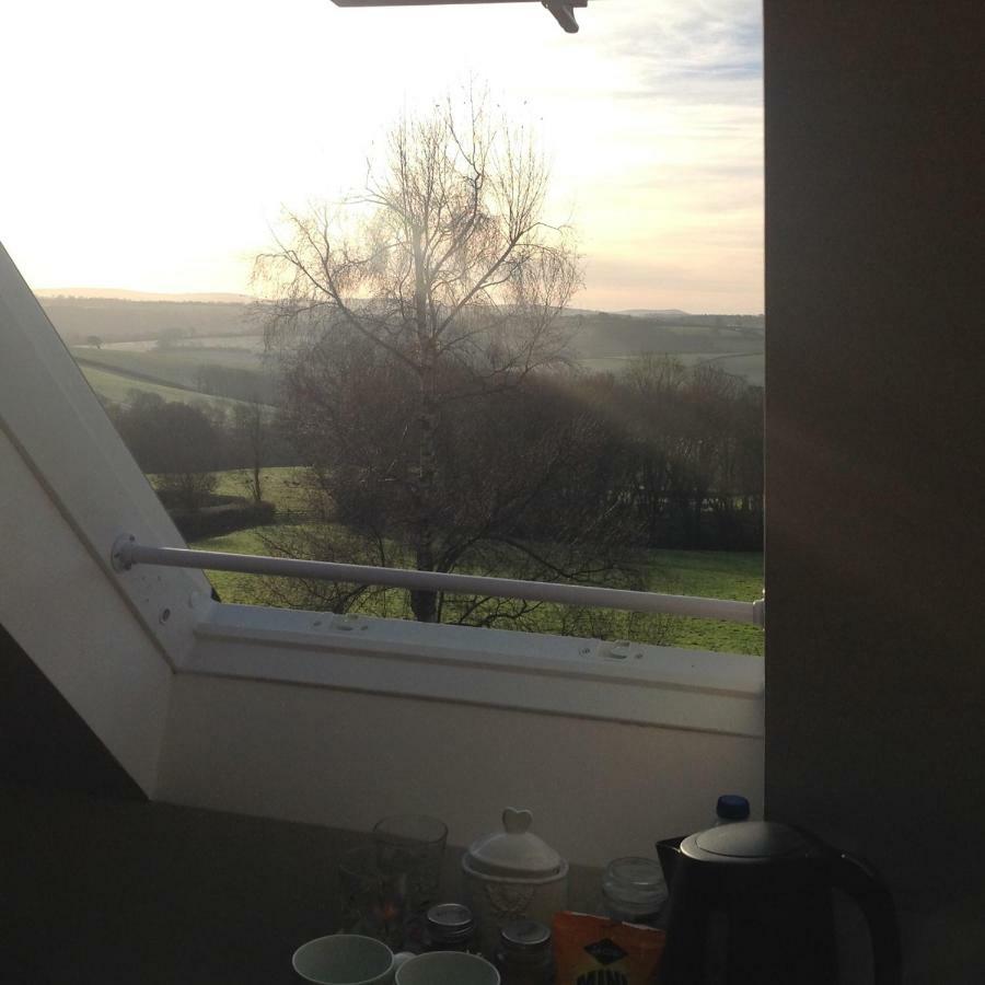 East Hillerton House Guest House Crediton Bagian luar foto