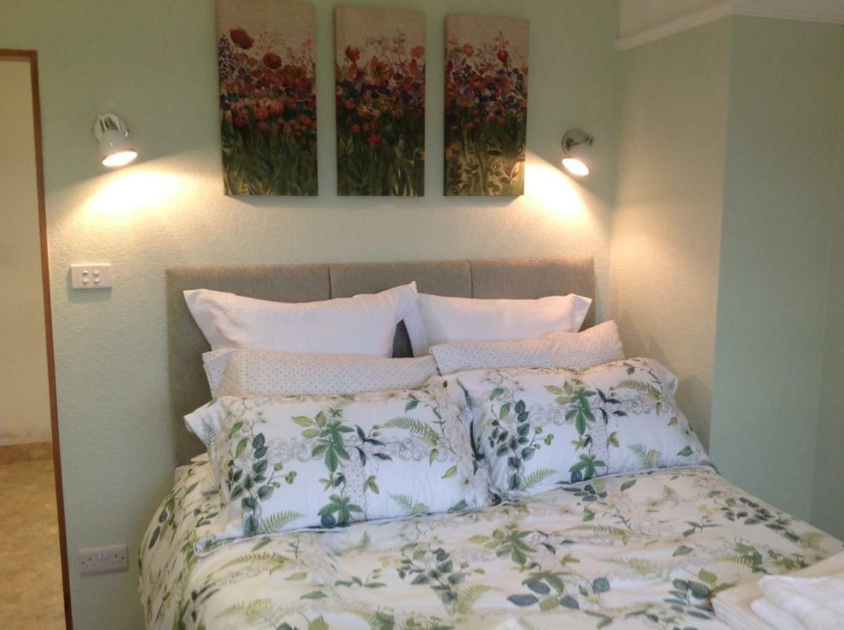 East Hillerton House Guest House Crediton Bagian luar foto