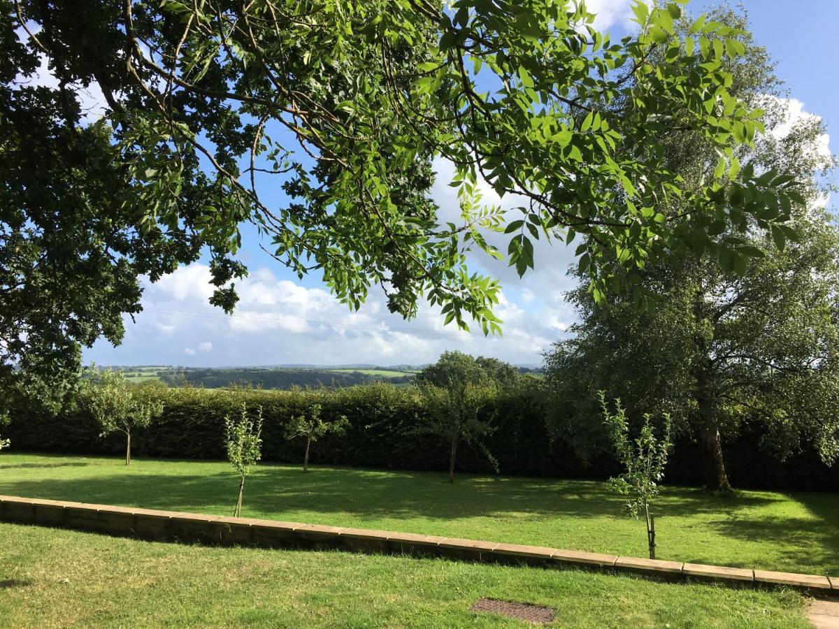 East Hillerton House Guest House Crediton Bagian luar foto